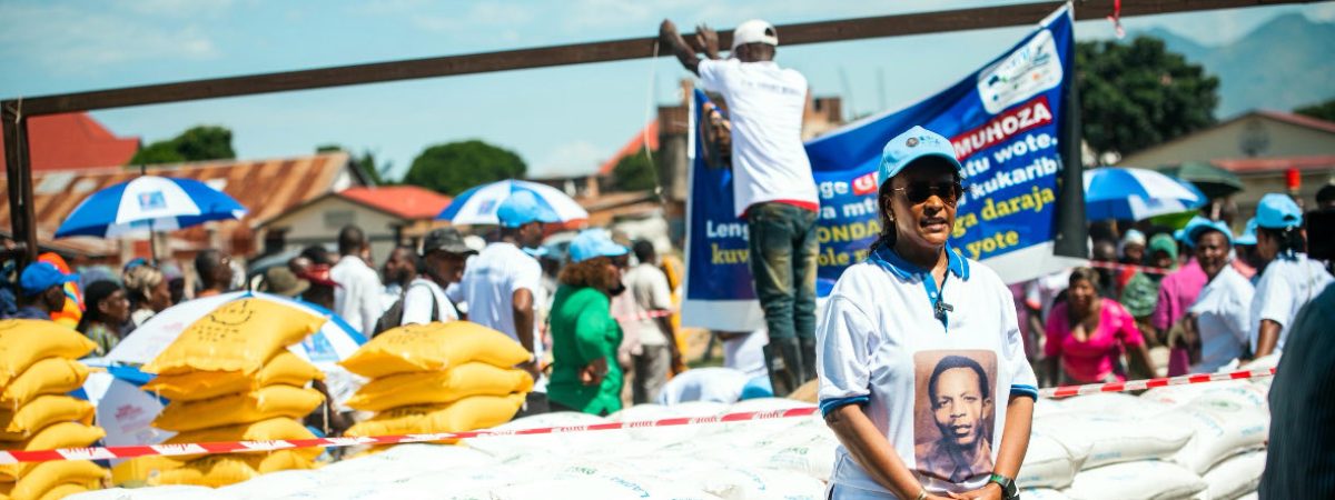 Uvira : La fondation Gisaro Muhoza distribue une aide humanitaire à 450 ménages